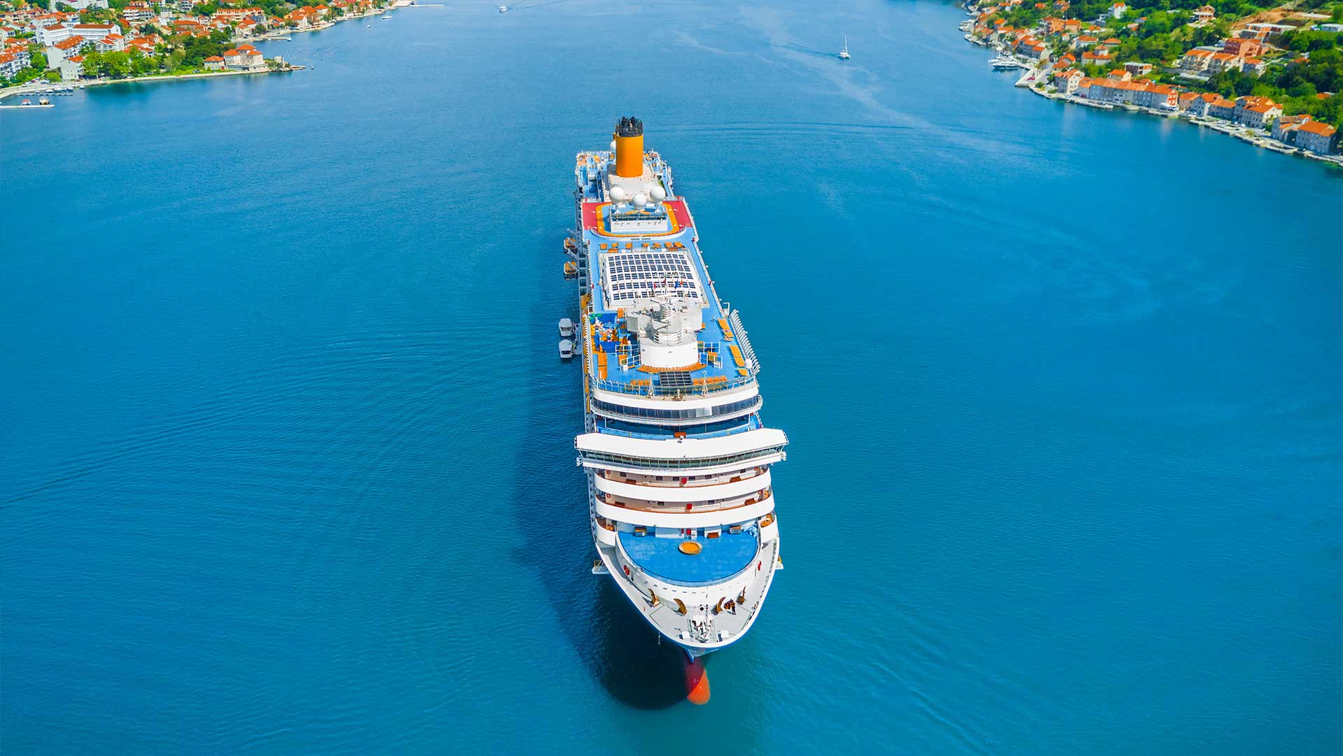 Summer Delights at Sea: 25 Thrilling Facts About Carnival and Royal Caribbean Cruise Travel in the Summertime
